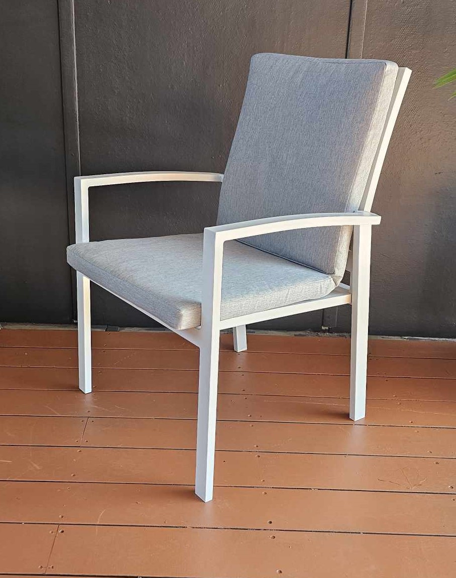 olivia white front