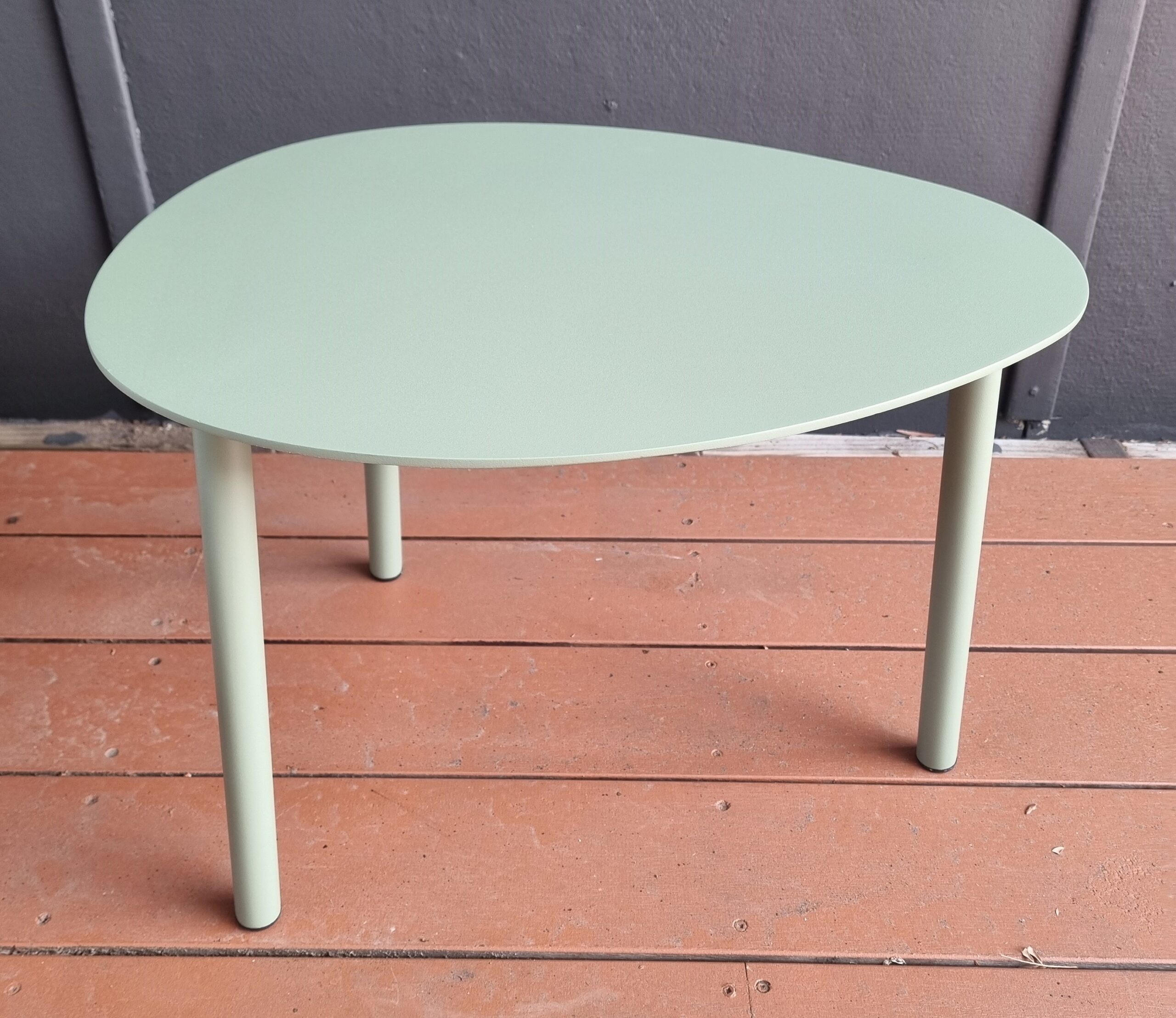 petal eucalypt scaled