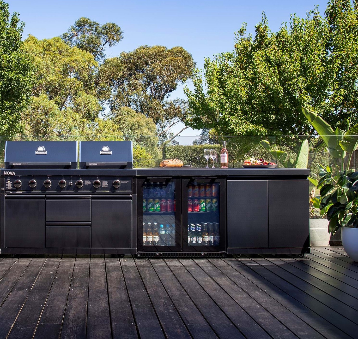 gasmate nova graphite outdoor kitchen lifestyle 04 web wfiynjnceiky 1